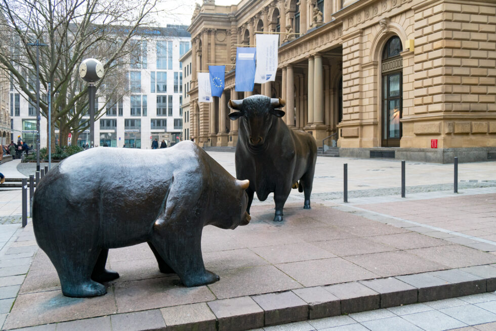 Bull and bear sculpture in front of historic Frankfurt Stock Exchange building